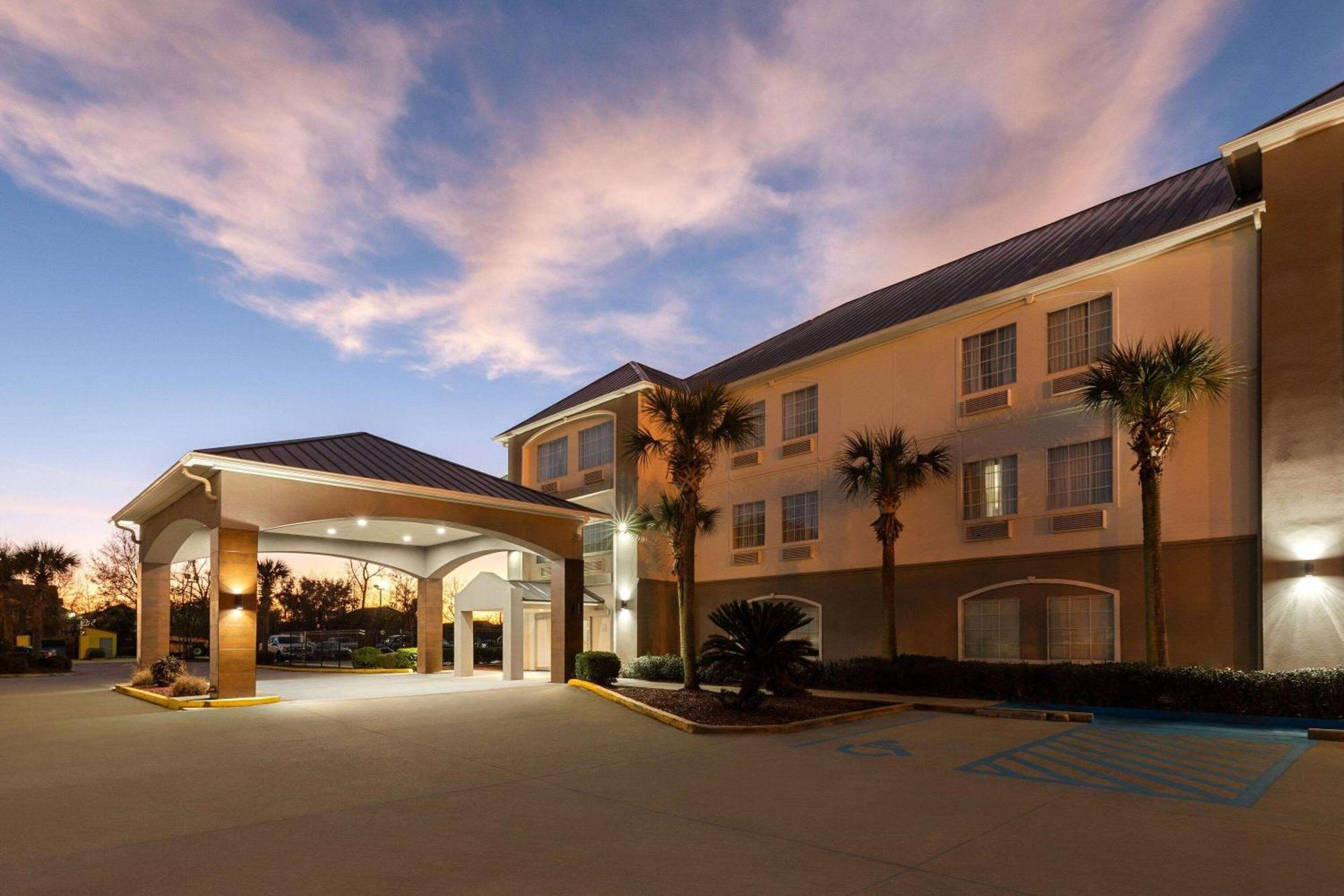La Quinta By Wyndham Houma Hotel Exterior foto