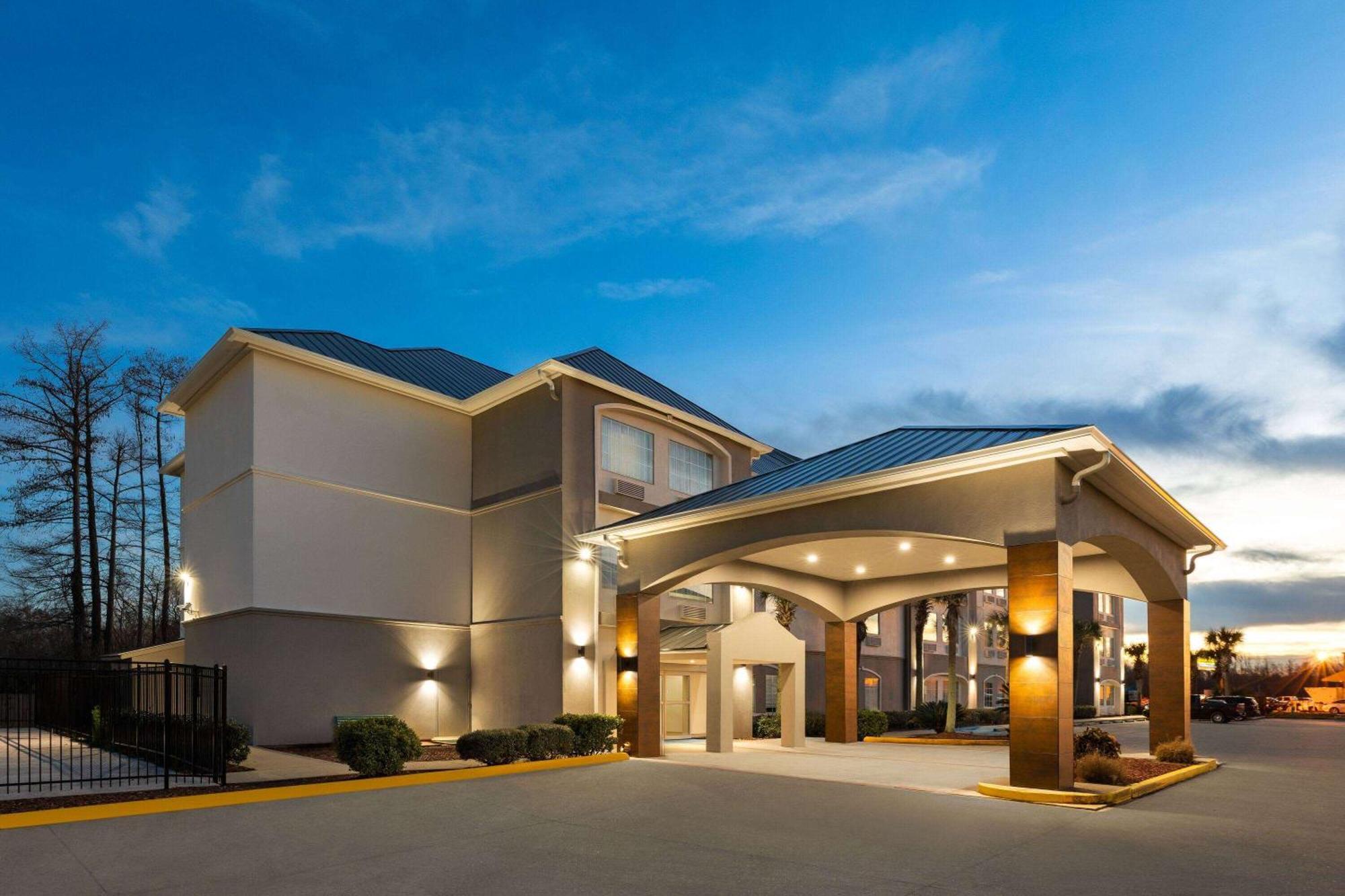 La Quinta By Wyndham Houma Hotel Exterior foto